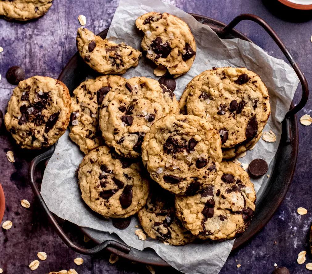 Vegan Oatmeal Chocolate Chip Cookies